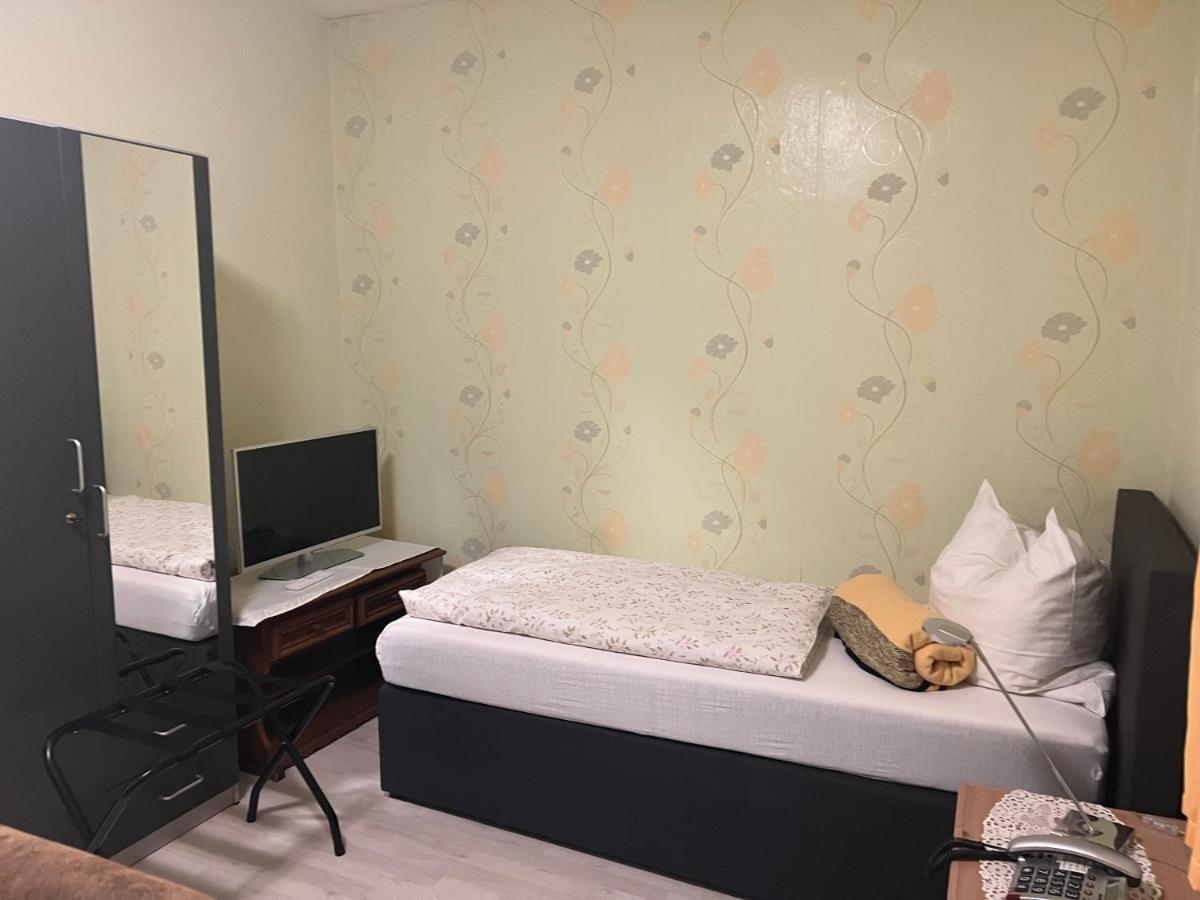 Hotel Pension Wiesenau Bad Salzhausen Ngoại thất bức ảnh